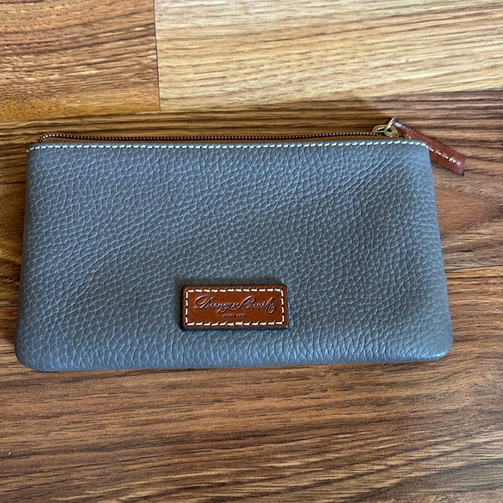 Dooney & Bourke pouch